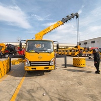 Nouvelle grue montée sur camion à prix abordable, grue télescopique de 5, 8 et 10 tonnes avec stabilisateurs