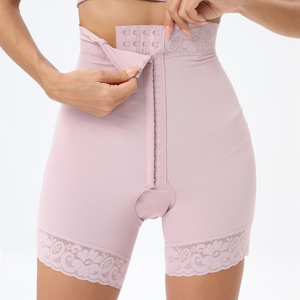 Shorts de garçon en dentelle respirants pour femmes avec rembourrage en éponge Body Shaper Hip Enhancer Control Panties - Product Image 1