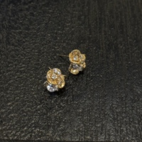 Vente en gros usine Boucles d'oreilles pour femme en or 18 carats, motif fleur texturée dorée, serties de diamants de laboratoire, artisanat 5D, Nouveauté 2026, style léger