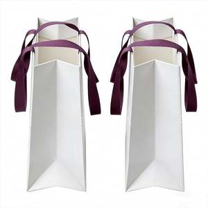 Sac de shopping en papier de luxe avec logo personnalisé pour les boutiques de vêtements |   Sac cadeau recyclable avec poignée en corde de ruban - Product Image 1