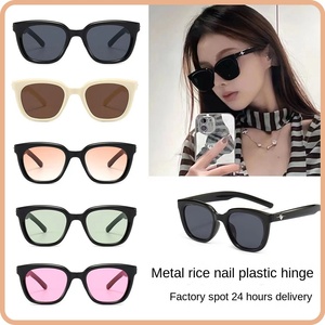 Occhiali da sole retrò 2026, da donna, per viso piccolo, stile Instagram, <span class=keywords><strong>di</strong></span> alta gamma, alla moda, resistenti ai raggi UV, personalizzati per <span class=keywords><strong>foto</strong></span> street style, sole - Product Image 2
