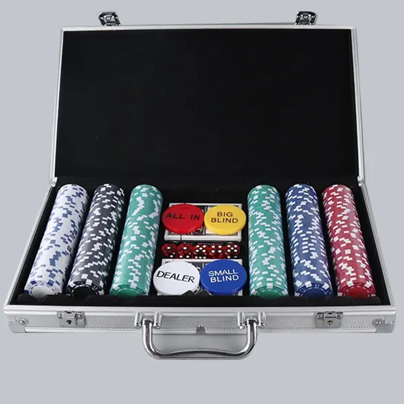 Suministro directo de fábrica Texas Hold 'em Claytec Juego de fichas de póquer con caja de aluminio, 300 fichas de dados a rayas