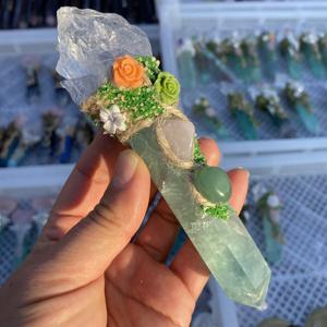 Fait à la main naturel vert Fluorite <span class=keywords><strong>cristal</strong></span> Point baguette rugueux clair Quartz <span class=keywords><strong>cristal</strong></span> <span class=keywords><strong>roche</strong></span> magique sorcière baguette ornement pour la décoration intérieure - Product Image 4