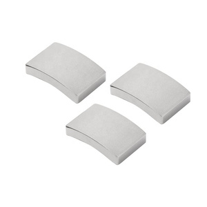 Offre Spéciale N35 Grade <span class=keywords><strong>Arc</strong></span> <span class=keywords><strong>Aimant</strong></span> Disque N45 Demi <span class=keywords><strong>Cercle</strong></span> Courbé Néodyme Énergie/Moteur <span class=keywords><strong>Aimant</strong></span> Industriel Enduit Magnétique Permanent - Product Image 3