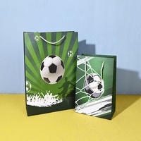 Sacs en papier cartonné enduit personnalisés pour l'impression de boîtes, thème sportif football mondial, avec poignée en corde torsadée, certifiés FSC et RoHS