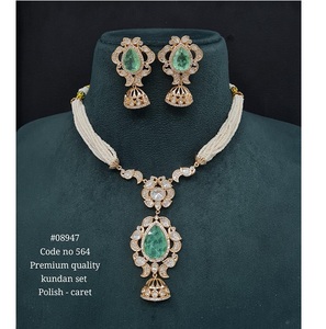 Ensemble de collier Kundan plaqué or 08947 avec boucles d'oreilles assorties pour femmes, bijoux pour occasions festives, mariage, fête - Product Image 3