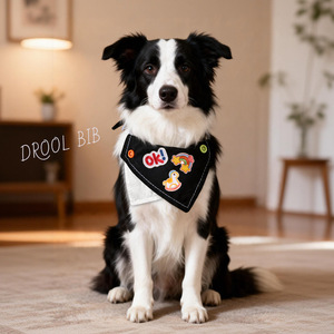 Babero triangular de algodón para mascotas, patrón de dibujos animados de doble cara, accesorio lindo para perros y gatos, para todas las estaciones - Product Image 1