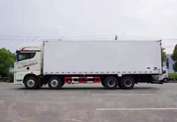 Camion frigorifique poids lourd 8x4 haut de gamme 460 CV avec double couchette et toit surélevé pour la logistique longue distance