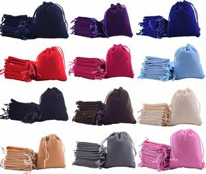 Sac à cordon en velours de luxe personnalisé avec logo, vente chaude, pour téléphone, maquillage, articles de toilette, sac de rangement sérigraphié - Product Image 5