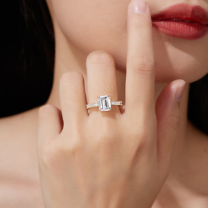 Anillo de Plata de Ley S925 con Moissanita Corte Esmeralda, Anillo de Diamantes de Lujo Ligero para Mujer, para Propuesta, Compromiso, Uso Diario, Regalo - Product Image 4