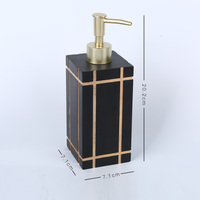 Ensemble de 4 pièces pour salle de bain en résine noire Ensemble d'accessoires de salle de bain en polyrésine de luxe avec design à rayures dorées