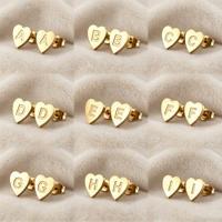 Boucles d'oreilles clous en acier inoxydable plaqué or 18 carats PVD, non ternissant, avec petit cœur et initiales 26 lettres, pour femmes, vente en gros