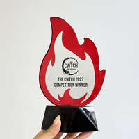 Trophée en cristal créatif en forme de flamme rouge pour récompenser les employés exceptionnels lors de la réunion annuelle de l'entreprise