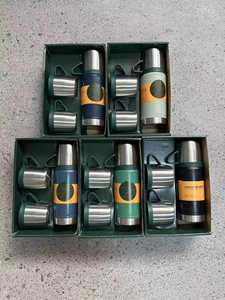 Vacuum Insulated Stainless Steel Water Bottle With Handle and Lid - Product Image 6
