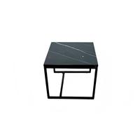 Table d'appoint minimaliste moderne avec structure en métal noir et design géométrique