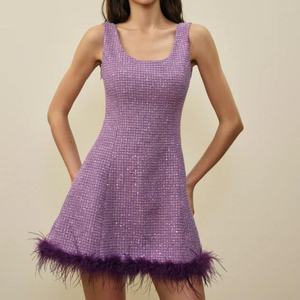 Nuevo Vestido Mini de Fiesta para Mujer con Lentejuelas y Dobladillo de Piel, Manga Corta, Cuello Halter y Ajuste en la Cintura - Product Image 2