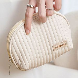 Sac de voyage portable léger en PU, sac cosmétique de voyage tendance, fermeture à glissière, design matelassé, maquillage pour femmes - Product Image 3