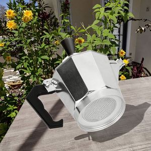 Cafetière Moka en Aluminium Argenté de Style Italien Moderne, 2 Tasses, Isolation Thermique Écologique 0-6 Heures, Forme Octogonale - Product Image 4
