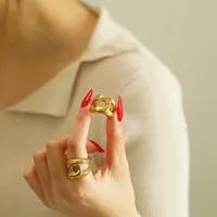 Cincin Manset Terbuka Model Pilin Bergaris Tebal, Cincin Jari Fashionable Berlapis Emas Stainless Steel yang Dapat Disesuaikan
