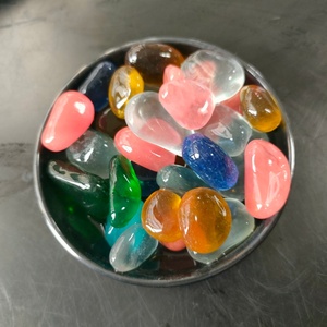 Fournisseur direct <span class=keywords><strong>d</strong></span>'usine, marque Shengping, galets de verre de plage colorés translucides sablés, artisanat de <span class=keywords><strong>vacances</strong></span>, ornement de bureau - Product Image 5