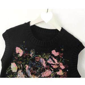 Printemps Nouveau Vintage French Embroidery Crew Neck Women's Knitted Vest - Product Image 3