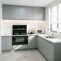 Ensembles complets d'armoires de cuisine modulaires européennes minimalistes en laque mate anthracite sans poignées avec éclairage LED pour crédence