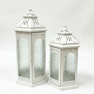Venta al por Mayor de Portavelas Marroquíes Grandes de Metal Blanco con Vidrio Floral para Decoración del Hogar y Bodas - Product Image 5
