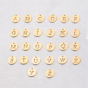 จี้ตัวอักษร A-Z ชุบทองสำหรับเด็ก ขายส่ง สำหรับทำเครื่องประดับ จี้กลมสแตนเลส - Product Image 1