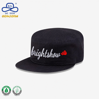 Fabrikant OEM ODM Flat Top Design Baseballpetten met aangepast logo, platte klep, verstelbare achterkant voor unisex buitensporten.