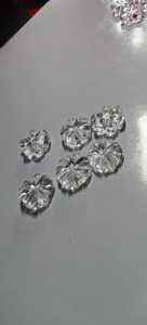 Mugalart Pierre précieuse naturelle de quartz clair sculptée en forme de fleur 18x18mm, sculptée à la main, en vrac, pour la fabrication de bijoux, du Rajasthan - Product Image 4
