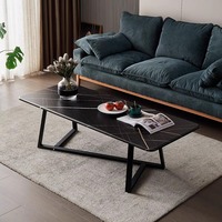 Table basse moderne et légère de luxe, carré design simple, cadre en bois et métal, salon appartement écologique