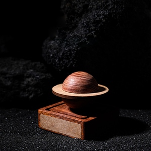 Ornement décoratif Mars, idéal pour la maison, la chambre, le meuble TV, la voiture, article cadeau en bois - Product Image 4