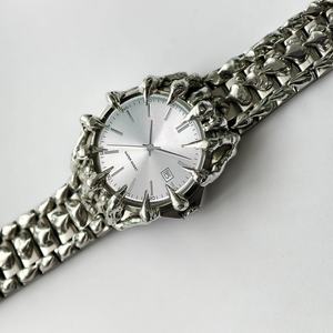 Reloj de Cuarzo Alabastro de Diseño Personalizado para Hombre, Único con Movimiento Japonés MIYOTA, Esfera de Acero Inoxidable con Púas, Relojes Góticos con Colgante - Product Image 1