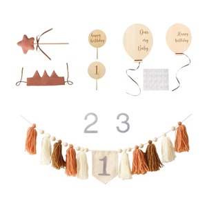 Set Regalo Decorativo per Festa di Compleanno per Bambini con Corona in Cotone, Bacchetta Magica, Palloncino in Legno Fatto a Mano e Striscione con Nappine - Product Image 6