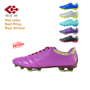 <span class=keywords><strong>Scarpe</strong></span> <span class=keywords><strong>da</strong></span> <span class=keywords><strong>calcio</strong></span> antiscivolo personalizzate in fabbrica per <span class=keywords><strong>giocatori</strong></span> competitivi eleganti <span class=keywords><strong>scarpe</strong></span> <span class=keywords><strong>da</strong></span> <span class=keywords><strong>calcio</strong></span> in erba per tutta l'estate inverno autunno - Product Image 1