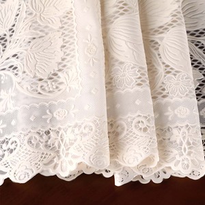 <span class=keywords><strong>Tovaglia</strong></span> di <span class=keywords><strong>plastica</strong></span> in <span class=keywords><strong>pizzo</strong></span> personalizzato Boen vendita calda per la festa nuziale <span class=keywords><strong>tovaglia</strong></span> di <span class=keywords><strong>plastica</strong></span> di <span class=keywords><strong>pizzo</strong></span> - Product Image 4