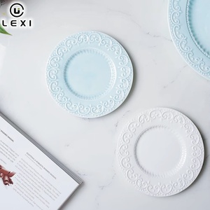 Assiette à dîner en porcelaine européenne de 6 pouces, plat en céramique vintage, design en dentelle en relief, logo personnalisé de différentes couleurs - Product Image 3