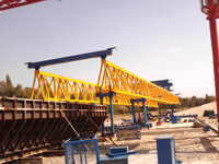 Machine de construction de ponts autoroutiers/ferroviaires 500T, portée personnalisable