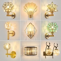 Applique murale en cristal de style européen post-moderne de luxe avec télécommande LED