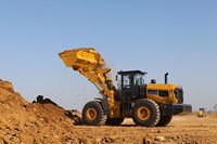 SEM 676F Wheel Loader Roda Besar 7.1 Ton Kapasitas Angkut 4.4m³ Bucket untuk Pemuatan Agregat Tambang dan Batubara