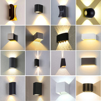 Applique murale LED moderne pour l'extérieur et l'intérieur IP65 de haut en bas Lampe murale étanche pour la décoration intérieure Monté sur le jardin
