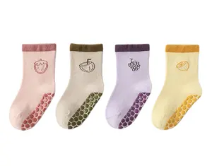 Großhandel Indoor/Outdoor Kleinkind-Socken rutschfest knochellos Baby mittlere Schlauchsocken Frühjahr Herbst Karikatur Jacquard lange Stapelbaumwolle