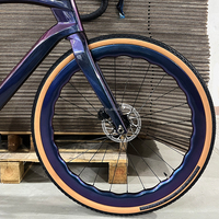 Vélo de Gravel V3 en Fibre de Carbone, Vélo de Course sur Route, Transmission Électronique Sans Fil 24 Vitesses, Freins à Disque Hydrauliques, 700*40C Tout-Terrain pour Hommes