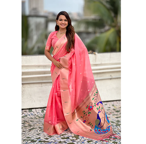 Sari en organza rose foncé Paithani avec des bordures tissées riches en zari et des motifs traditionnels pour un look festif vibrant et élégant - Product Image 1