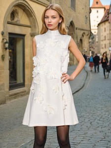 ชุดราตรีผู้หญิงทรงเอไลน์ผ้าซาตินประดับดอกไม้ 3 มิติ แขนกุด คอวี ผูกโบว์ใหญ่ด้านหลัง เหมาะสำหรับงานปาร์ตี้ ฤดูร้อน ดีไซน์หรูหรา รับสั่งทำ ขายส่ง - Product Image 4