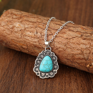 Collana con Pendente in Argento Tibetano e Pietra Turchese, Stile Boho Chic, Grande Cabochon in Finta Turchese Incisa - Product Image 1