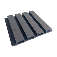 Panneaux muraux en WPC rainurés imperméables modernes pour l'extérieur, revêtement décoratif extérieur avec installation facile pour usage domestique
