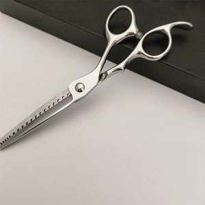 Tijeras de peluquería L9U de 6.0 pulgadas, de acero inoxidable, para diestros, con hoja estándar, fabricadas en Suzhou - Product Image 5