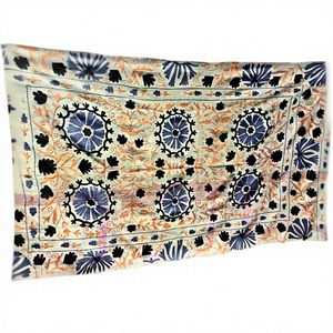 Colcha Tradicional Bordada a Mano, Diseño Floral Suzani Kantha, 100% Algodón No Tejido - Product Image 1