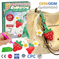 Kit DIY de breloques pour sac en cuir avec strass acryliques, ensemble de pendentifs pour sac en forme de fraise avec autocollants gemmes et stylo à points pour enfants, jouet de mode